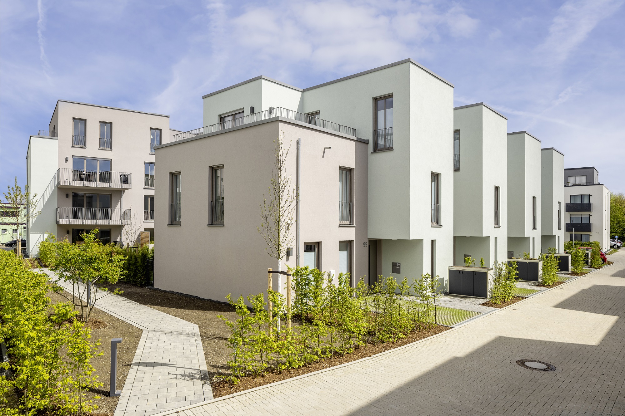 Baufertigstellung der letzten Wohnungen und Reihenhäuser im Instone-Projekt „Wohnen im Hochfeld" in Düsseldorf-Unterbach